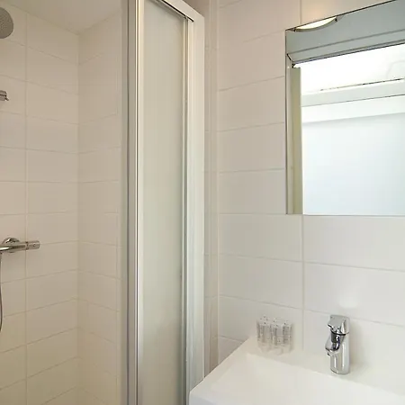 Cosy Right In The Center With Airco! Πανσιόν