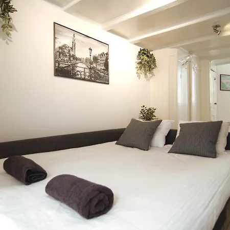 Cosy Right In The Center With Airco! 2* Amsterdam