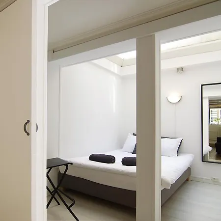 Cosy Right In The Center With Airco! Πανσιόν 3*