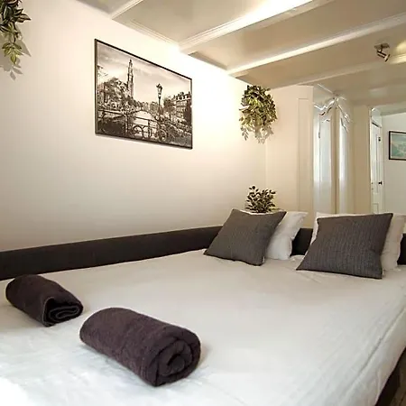 Cosy Right In The Center With Airco!